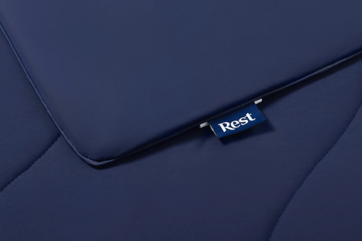 evercool cooling comforter close up view - midnight blue